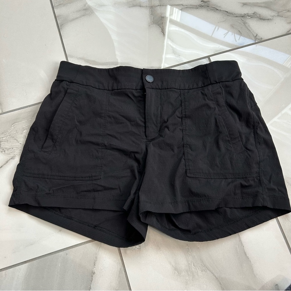 Athleta size 8 black shorts in great condition